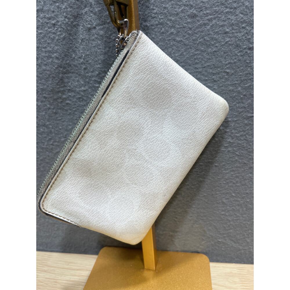 Coach F58035 Corner Zip Wristlet in Signature Canvas Beige/Black (Read) - Picture 4 of 11